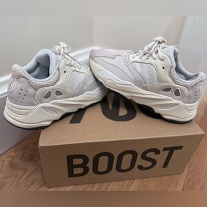 Yeezy 700 Analog VGUC size 7